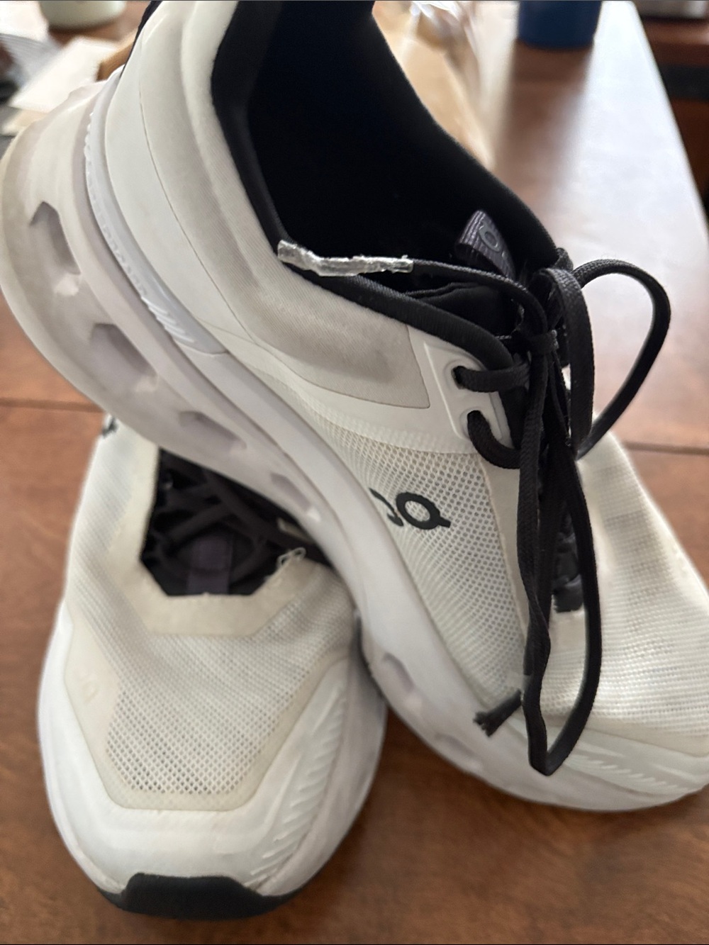 ON CLOUDs Lightweight White and Black women’s Running Sneakers - Picture 2 of 4
